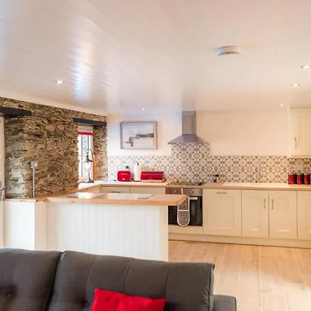 Semesterbostad Ardnavaha House Poolside - Site Clonakilty