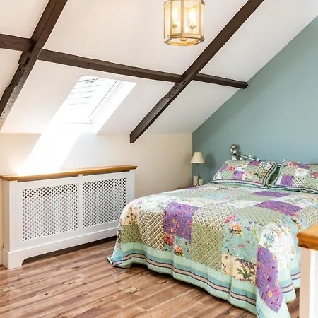 Ardnavaha House - Poolside Holiday home Clonakilty