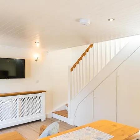 Ardnavaha House Poolside Cottages - See W E B Site شقة كلوناكِلتي