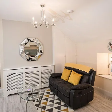 Semesterbostad Ardnavaha House Poolside - Site Clonakilty