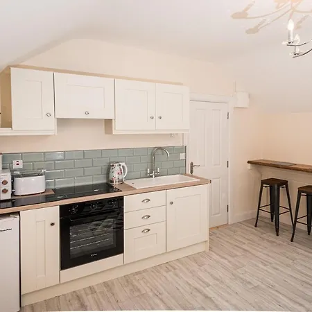 Ardnavaha House Poolside - Site