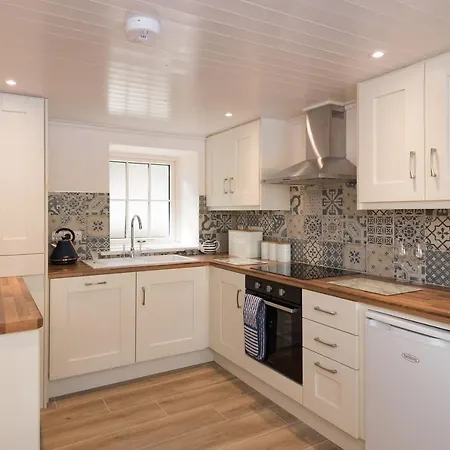 Ardnavaha House Poolside Cottages - See W E B Site كلوناكِلتي