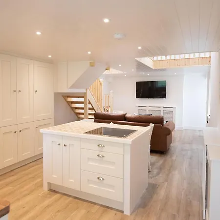 Ardnavaha House Poolside - Site * Clonakilty