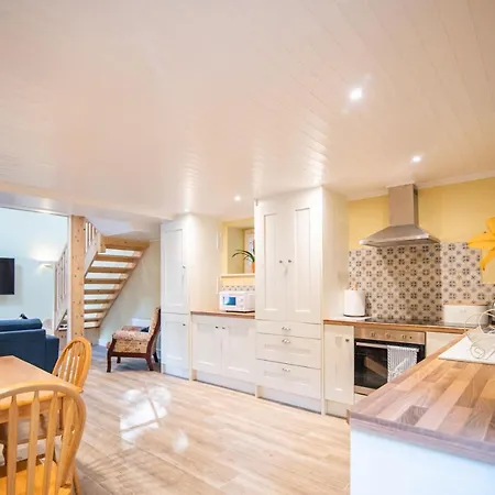 Semesterbostad Ardnavaha House Poolside - Site