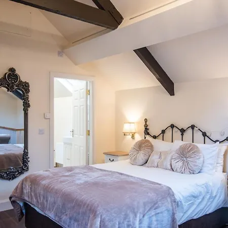 Ardnavaha House Poolside - Site