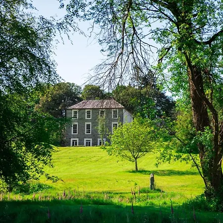Ardnavaha House - Poolside Holiday home Clonakilty