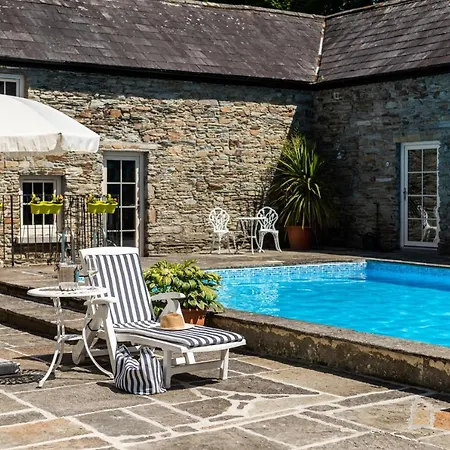 Holiday home Ardnavaha House - Poolside