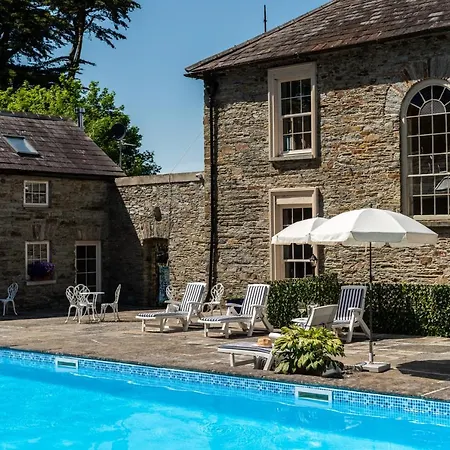 Ardnavaha House - Poolside Ferienhaus
