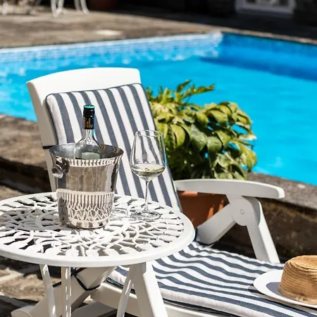 Ardnavaha House - Poolside