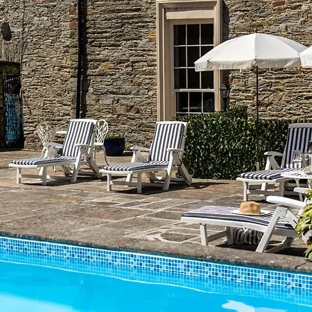Ardnavaha House - Poolside