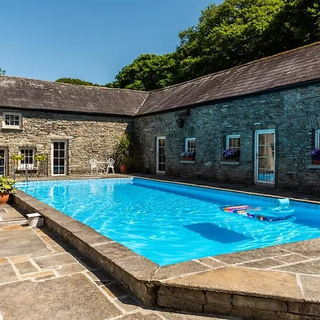 Ferienhaus Ardnavaha House - Poolside Clonakilty
