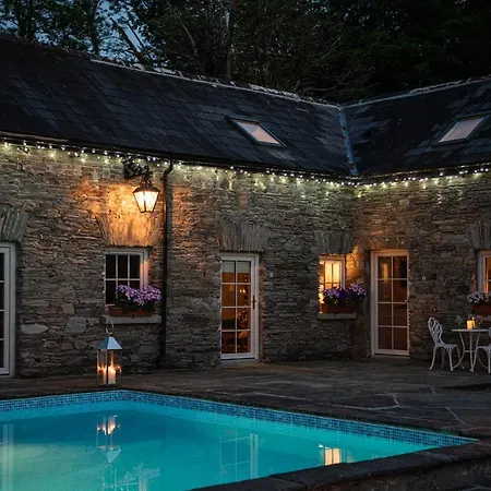Ardnavaha House - Poolside