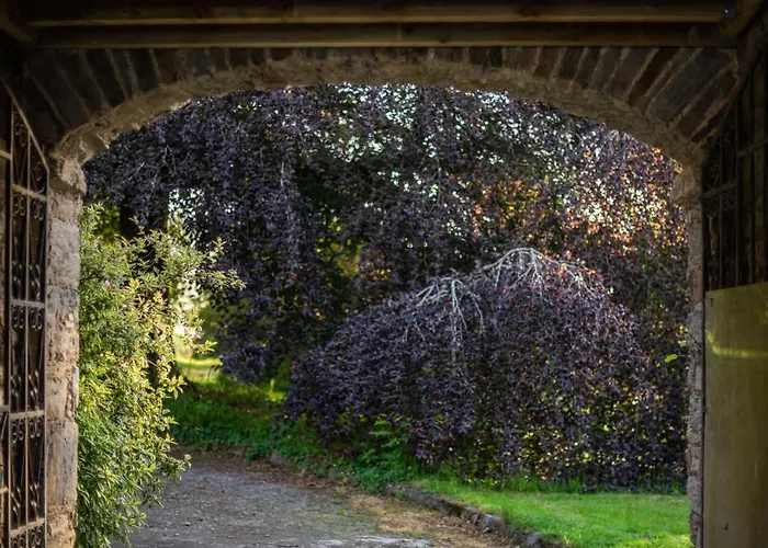 Ardnavaha House Poolside - Site