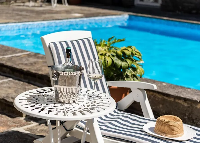 Ardnavaha House Poolside - Site